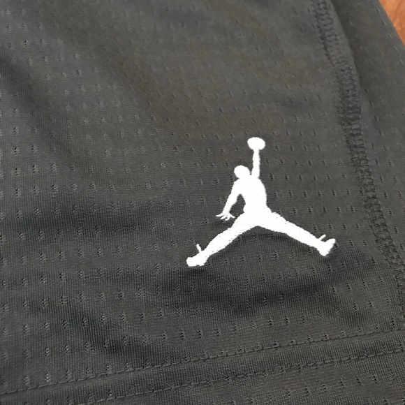 NWT BOYS JORDAN BASKETBALL SHORTS - Picture 2 of 4